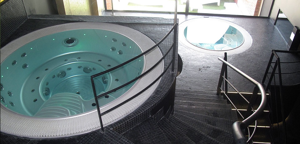 Переливной спа бассейн Wellis Acapulco 52 форсунки 6 мест 240 х 99 см Ультрафиолет Посветка Электронагреватель